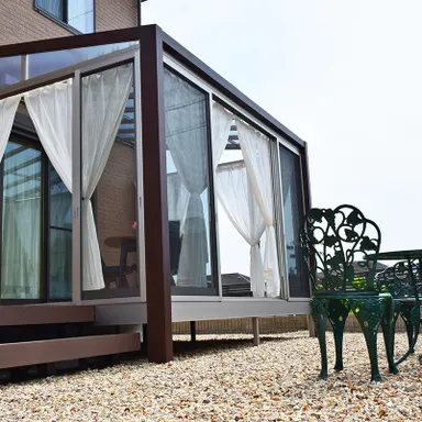 テラス囲いで後悔する前に!ガーデンルーム・サンルームとの違いとデメリット