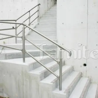 お子様の転落防止に!安全防護柵付き手すり