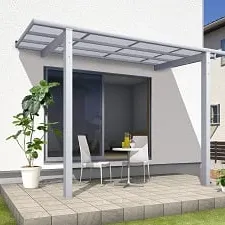 独立タイプで積雪にも強いテラス屋根が人気☆彡