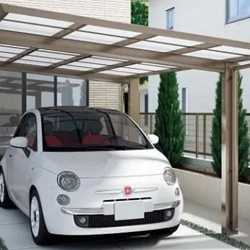 赤・黄・青・緑など。ビビッドカラーが個性的なカーポート