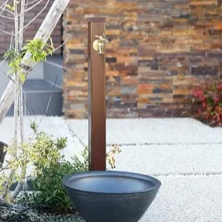 ガーデニングや車の掃除、泥んこの靴も外で洗いましょ♪