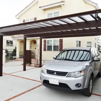 積雪最大100cmまで耐えられる！おしゃれなフル木製調のカーポート♪