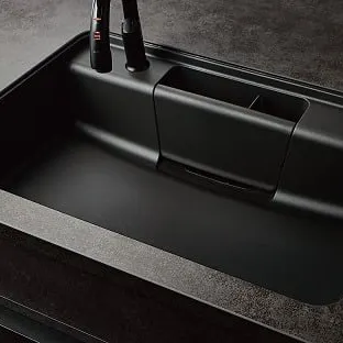 黒で統一されたキッチン　リクシル【リシェルＳＩ】