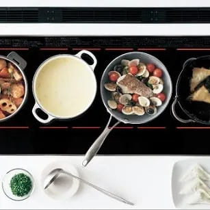 4つのお鍋を同時に加熱 パナソニックのマルチワイドIH