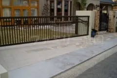 跳ね上げ門扉