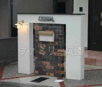 レンガ門柱　郵便ポスト:ディーズガーデン