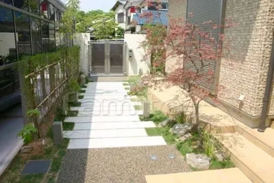 アプローチ　下草植栽　シンボルツリー:紅葉