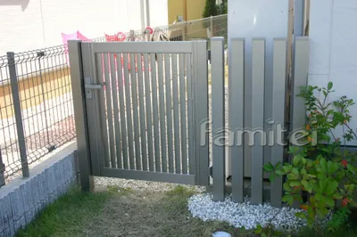 犬走り門扉取付×角柱