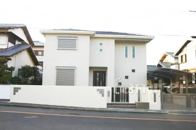 坂道に建つ家の外構