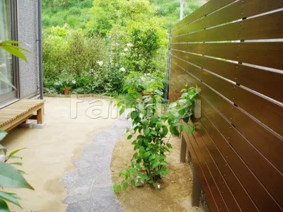 目隠しフェンス　植栽