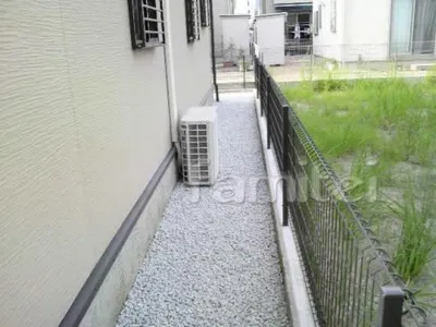防犯砂利敷き