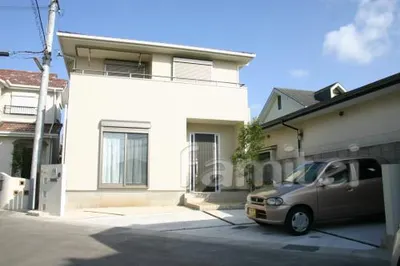 オープンでシンプルな外構