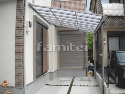 大型テラス屋根 1階 TOEXサンクテラス(スピーネ)F型 カーポートとして利用
