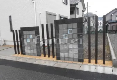 目隠しガラスブロック塀 化粧ブロック 木調アルミ角材