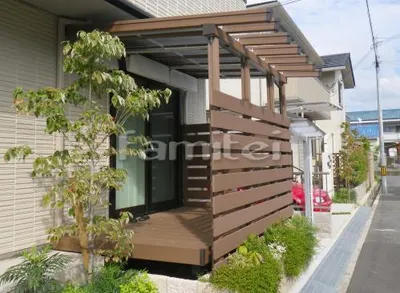 人工木ウッドデッキ 三協アルミ ひとと木 ルーフテラス屋根 1階用 F型フラット屋根 パーゴラ風