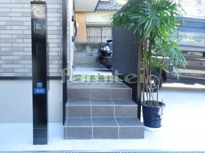 玄関アプローチ階段 床タイル貼り INAXイナックス グレイスランド300角 LIXILリクシル