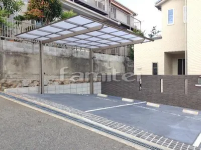 ガレージまわり 駐車場屋根 照明 カラーコンクリート タイヤ止め 溝蓋