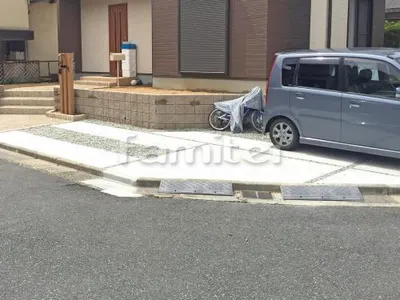 駐車場ガレージ床 轍(わだち) 土間コンクリート 防犯砂利目地 バラス砕石敷きデザイン