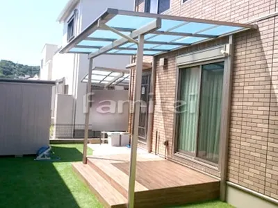 洗濯干し屋根 三協アルミ レボリューAテラス屋根 1階用 F型フラット屋根 木目調タイルデッキ