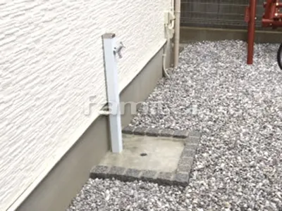 立水栓 ユニソン スプレスタンド  蛇口1個 ピンコロ囲い水受け(パン) 土間モルタル仕上げ 洗い場