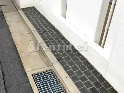 道路沿い ピンコロ石貼り