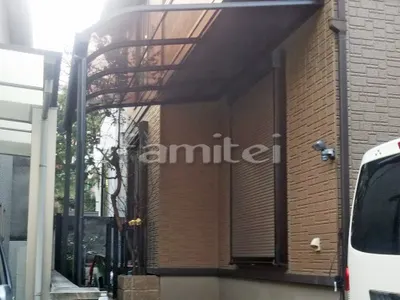 雨除け屋根 三協アルミ レボリューAテラス屋根 1階用 R型アール屋根