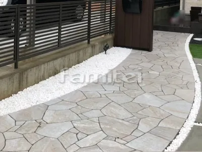 玄関前アプローチ 乱形石