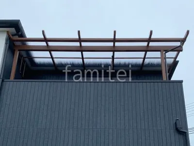 ２階ベランダ屋根  YKKAP フル木製調 サザンテラス パーゴラタイプ フラット屋根 スタンダード 壁付