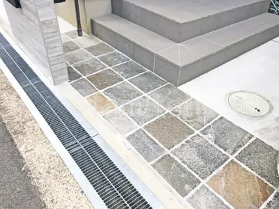 玄関アプローチ 平板敷き ユニソン リビオ