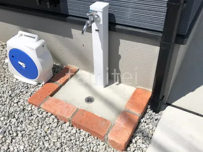 レンガ囲い水受け(パン) 土間モルタル仕上げ 洗い場