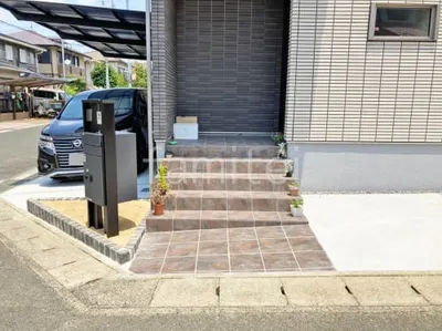 玄関アプローチ 床タイル貼り リビエラ エタニティ