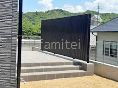 アルミ形材 フェンス LIXIL 木製調プログコートF3型 木調・ラティス スクリーン・格子 タイルデッキ 壁2面  LIXIL グレイスランド ベーシック