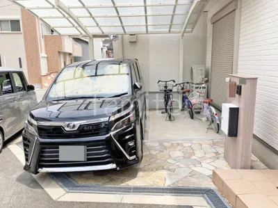 玄関アプローチ 床石貼り 乱形石 石英岩