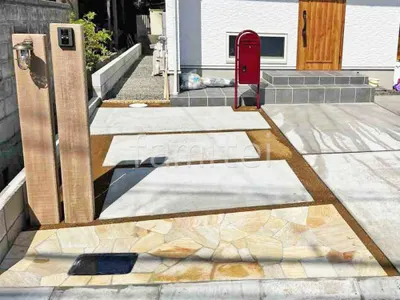 玄関アプローチ 床石貼り 乱形石 石英岩 土間コンクリート