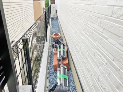 犬走り 防犯砂利敷き バラス砕石 防草シート加工