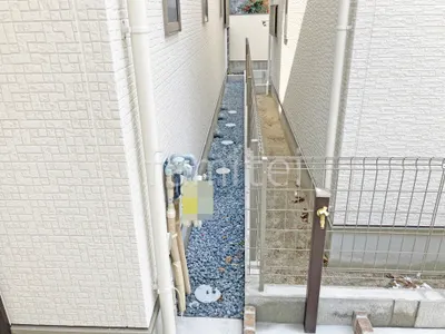 犬走り 防犯砂利敷き バラス砕石 防草シート加工