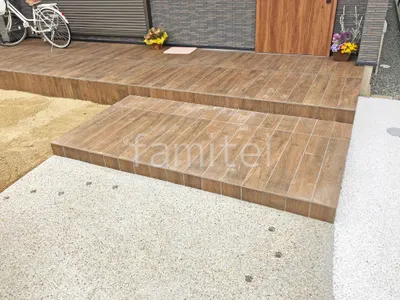 玄関アプローチ 床タイル貼り LIXIL バサーティル
