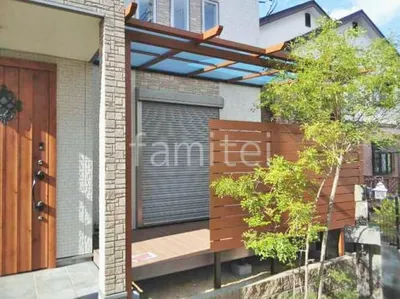 １階テラス屋根 （雨除け） YKKAP フル木製調 サザンテラス パーゴラタイプ フラット屋根 スタンダード 壁付