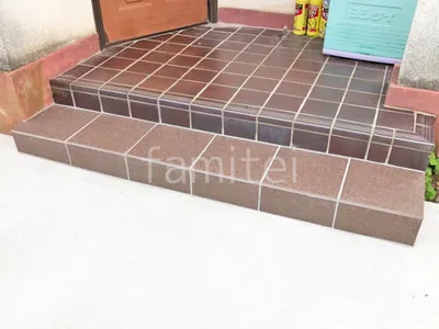 玄関アプローチ階段 床タイル貼り LIXIL グレイスランド