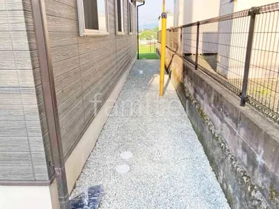 犬走り 防犯砂利敷き バラス砕石 防草シート加工