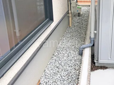犬走り 防犯砂利敷き バラス砕石 防草シート加工