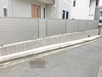 ブロック塀 （化粧ブロック） ユニソン リゲル  アルミ形材 フェンス YKKAP シンプレオYL1型 横ルーバー 目隠し