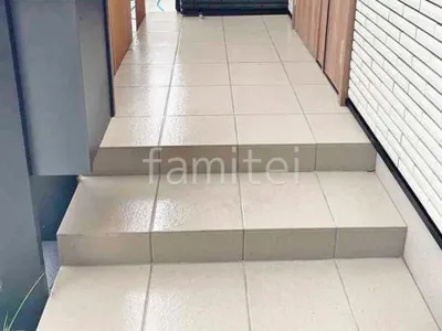 玄関アプローチ階段 床タイル貼り LIXIL グレイスランド