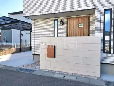 モダン門柱 壁タイル貼り タカショー セラマイカ 宅配ボックス ユニソン ヴィコDB100