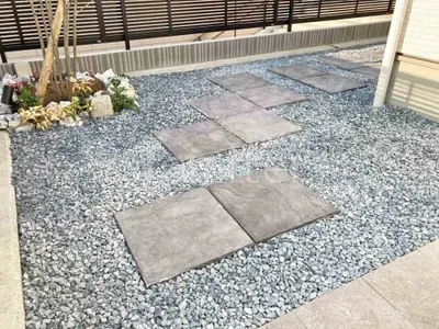 玄関アプローチ 床平板敷き ユニソン ブロンテペイバー