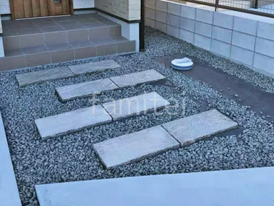 玄関アプローチ 床平板敷き ユニソン グラニスストーン