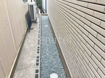 犬走り 防犯砂利敷き バラス砕石