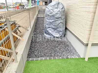 犬走り 防犯砂利敷き バラス砕石 防草シート加工