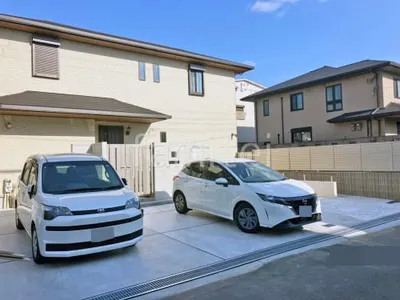 新築シンプル セミクローズ外構