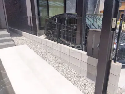 ブロック塀 （化粧ブロック） 太陽エコブロックス 普通CB  スチールメッシュ フェンス YKKAP イーネット3F型 スチール柱 境界・メッシュ